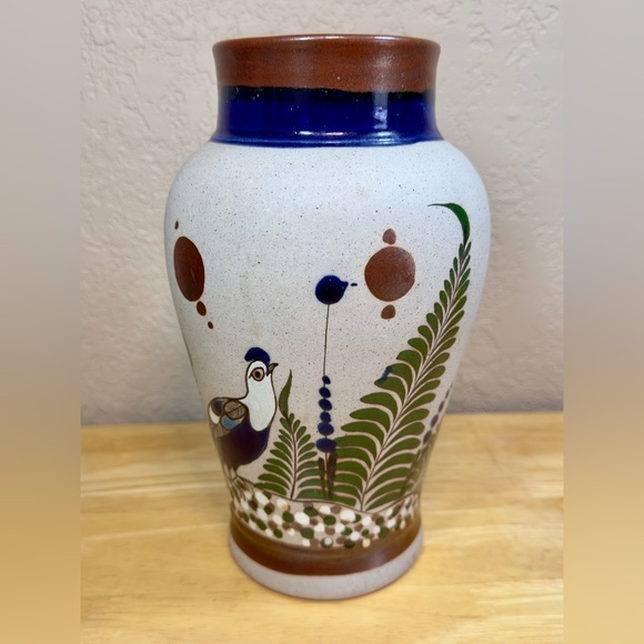 Tonala Mexican Pottery Vase Hand Painted Quail Butterfly Signed Mateos 8.75” - Picture 5 of 16